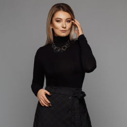 WOMEN’S OUTFITS